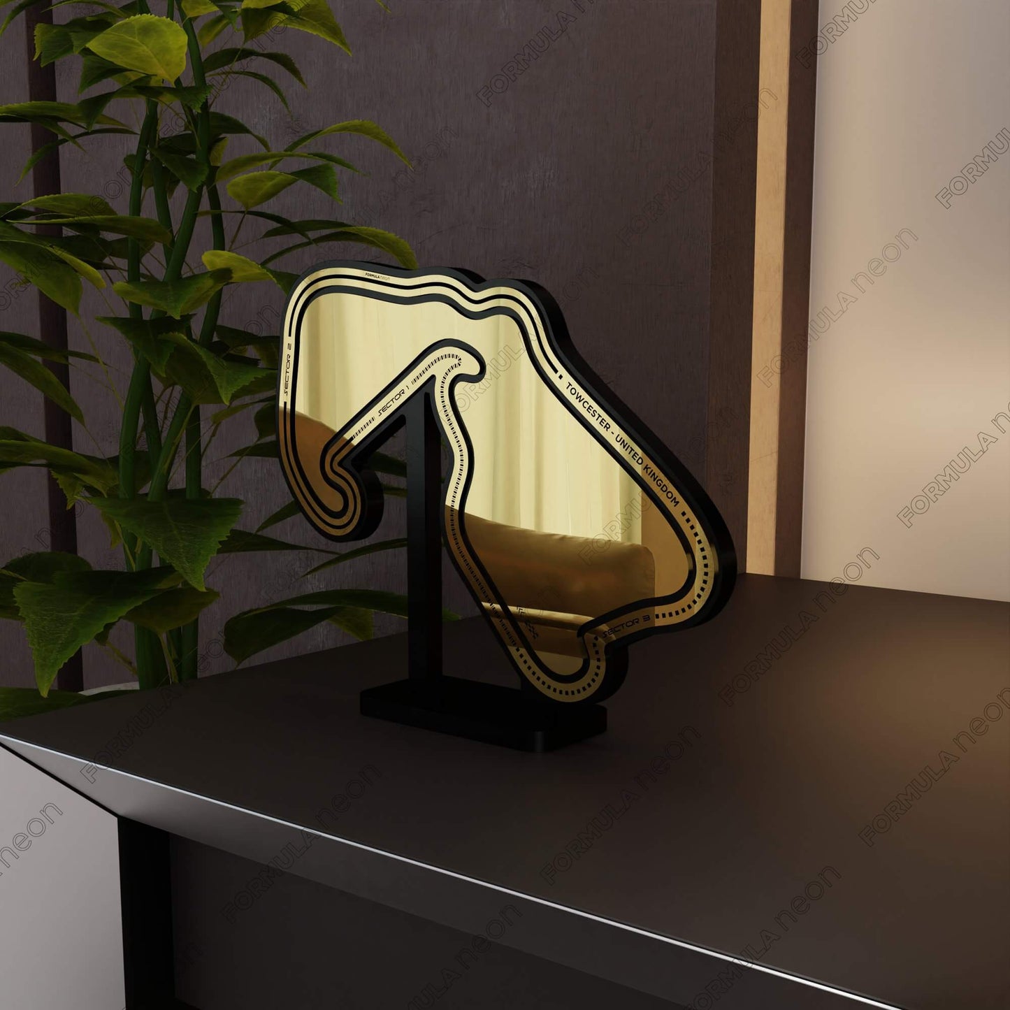TOWCESTER - UNITED KINGDOM | GOLD - SMALL